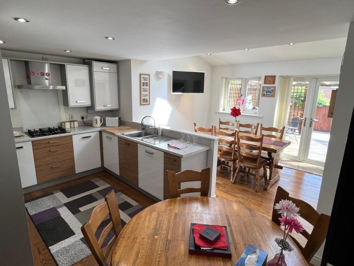 Simply Stunning 2 Bedroom Home With Parking Space 노팅엄 외부 사진
